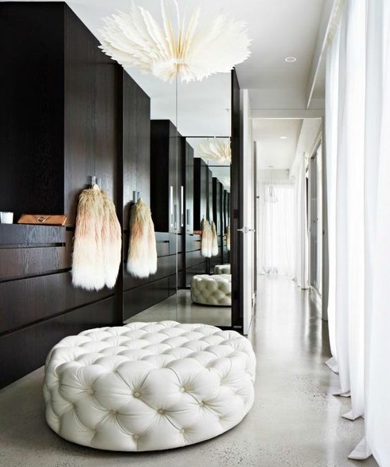 CLOSET DREAMING